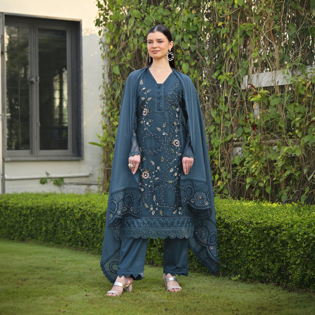 Husn-e-Nayaab