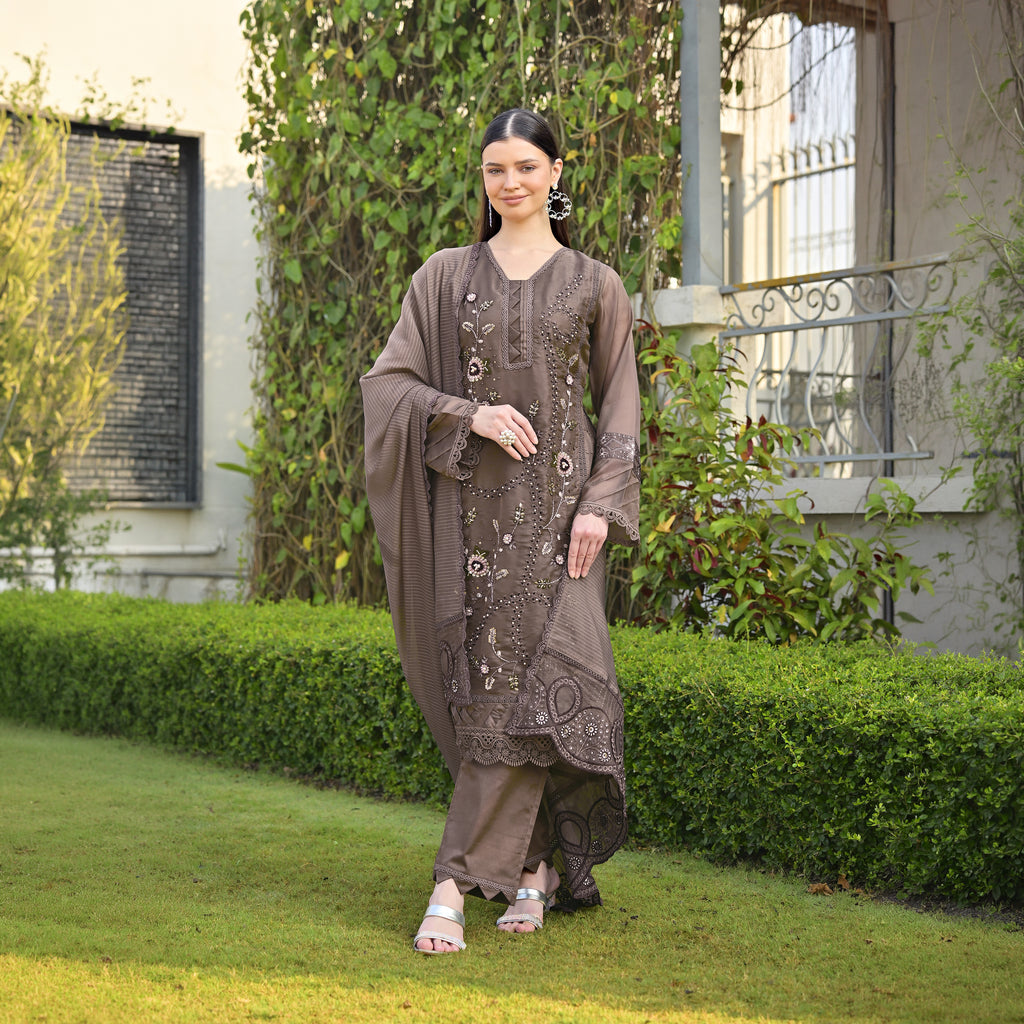 Husn-e-Nayaab