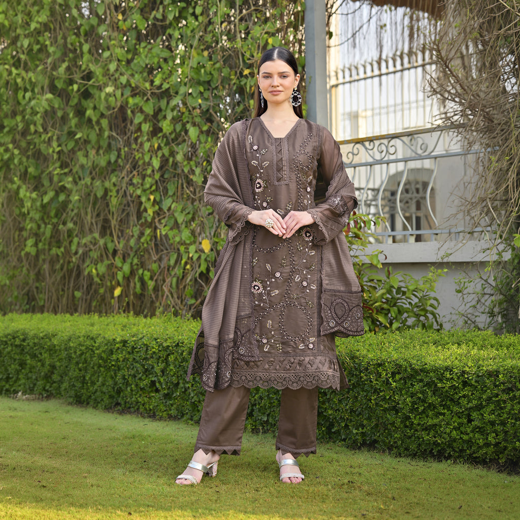 Husn-e-Nayaab